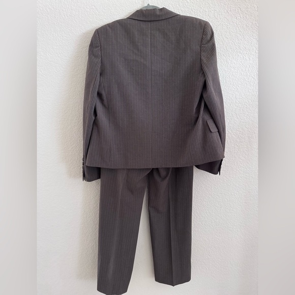 Barneys New York Classic Brown Pinstripe Women’s Suit Approximate Size 8 No Tag - Picture 2 of 16